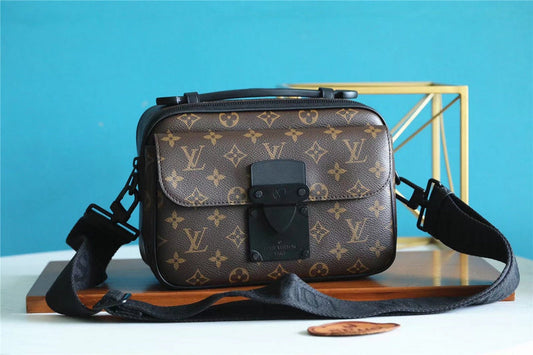 Franco Shops - Louis Vuittons  - 10094