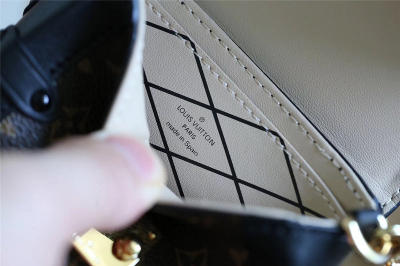 Franco Shops - Louis Vuittons  - 9322