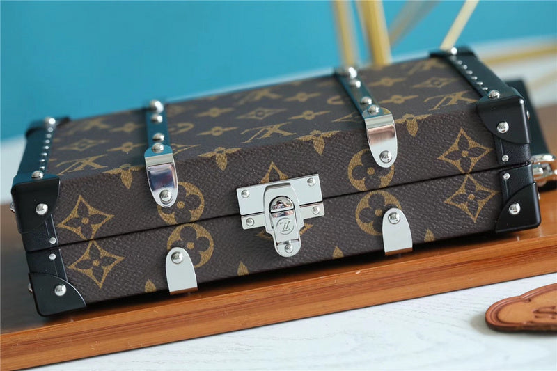 Franco Shops - Louis Vuittons  - 10172