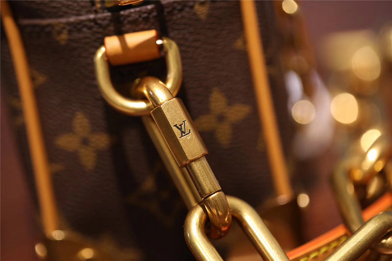 Franco Shops - Louis Vuittons  - 10151