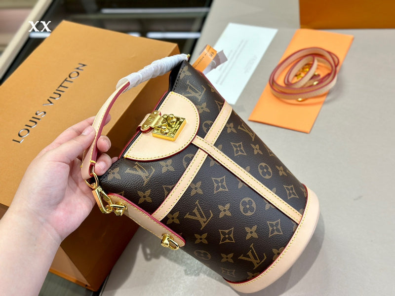 Franco Shops - Louis Vuittons  - 15044