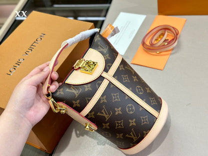 Franco Shops - Louis Vuittons  - 15044