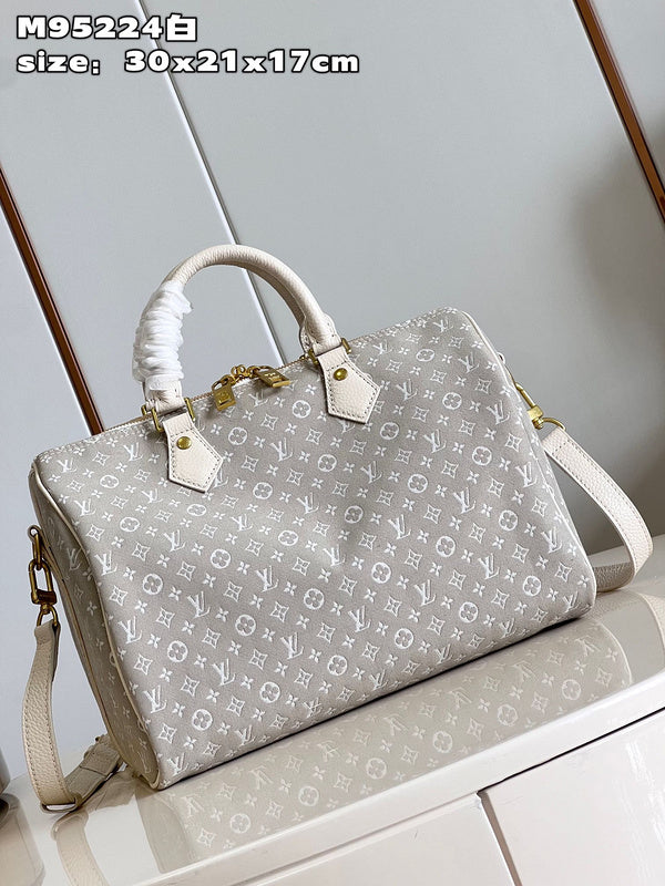 Franco Shops - Louis Vuittons  - 15337
