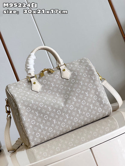 Franco Shops - Louis Vuittons  - 15337