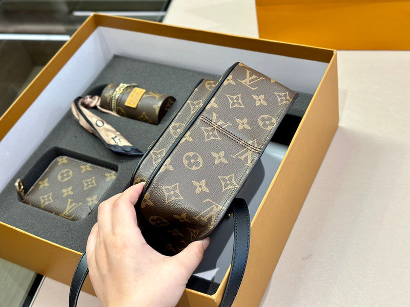 Franco Shops - Louis Vuittons  - 14900