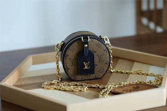Franco Shops - Louis Vuittons  - 9184