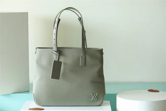 Franco Shops - Louis Vuittons  - 9906