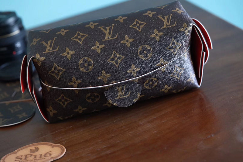 Franco Shops - Louis Vuittons  - 9261