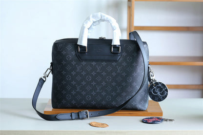 Franco Shops - Louis Vuittons  - 9883