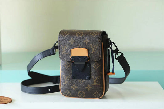 Franco Shops - Louis Vuittons  - 9924