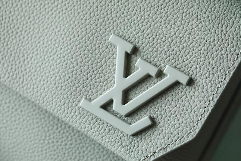 Franco Shops - Louis Vuittons  - 9932
