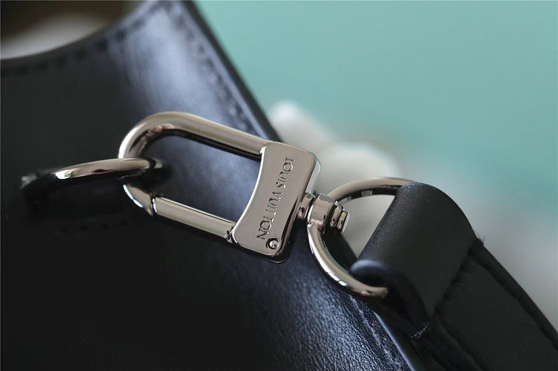 Franco Shops - Louis Vuittons  - 10025