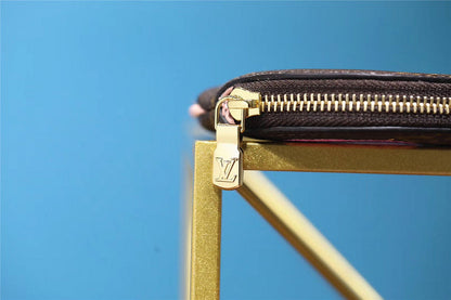 Franco Shops - Louis Vuittons  - 9181