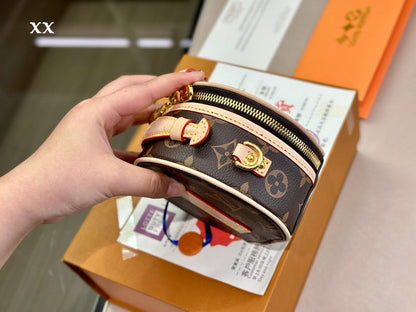 Franco Shops - Louis Vuittons  - 15043