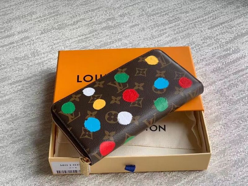 Franco Shops - Louis Vuittons  - 15756
