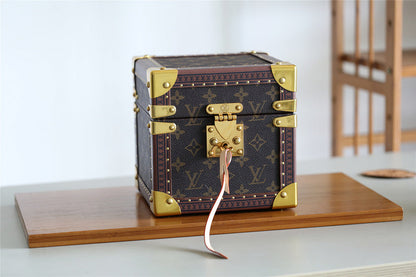Franco Shops - Louis Vuittons  - 9540