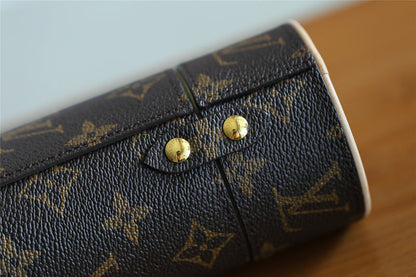Franco Shops - Louis Vuittons  - 9387
