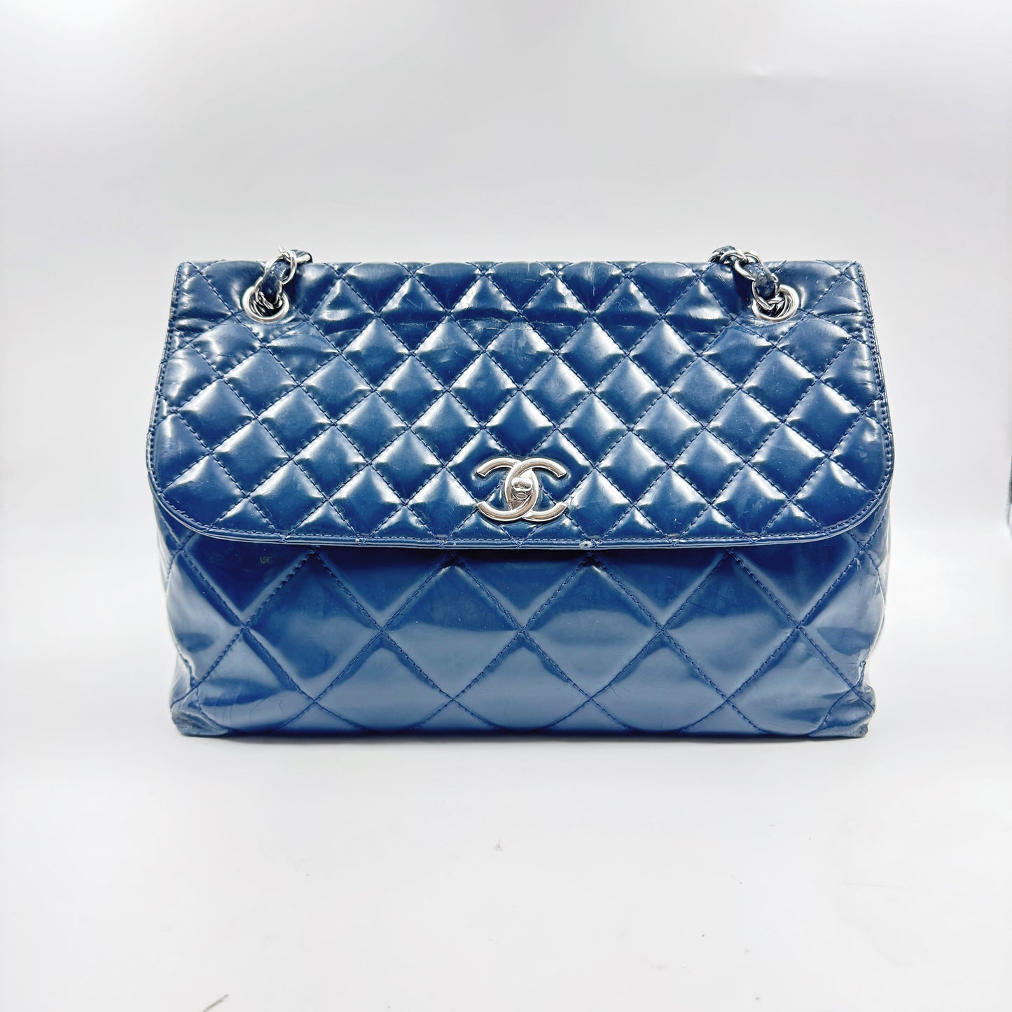 Chanel Quilted In the Business navy blue patent leather Flap bag TWS