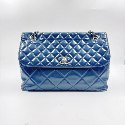 Chanel Quilted In the Business navy blue patent leather Flap bag TWS