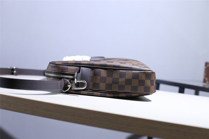 Franco Shops - Louis Vuittons  - 9857