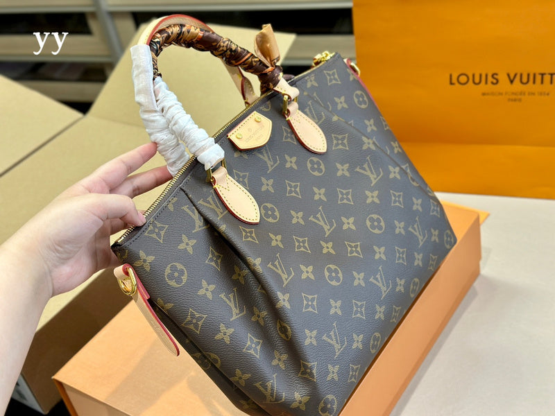Franco Shops - Louis Vuittons  - 15001