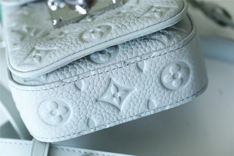 Franco Shops - Louis Vuittons  - 9913