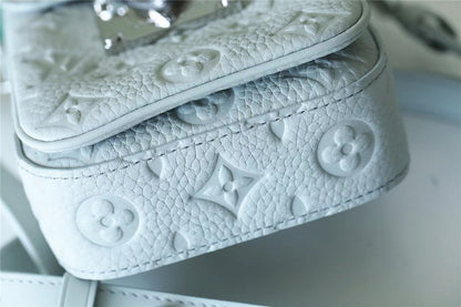 Franco Shops - Louis Vuittons  - 9913