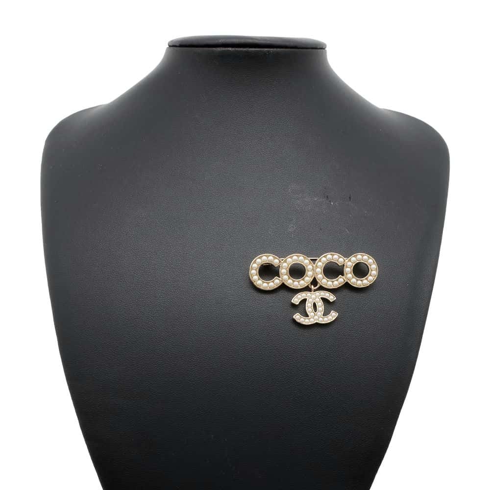 Chanel Gold Elegant Handbag 31