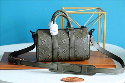 Franco Shops - Louis Vuittons  - 9437