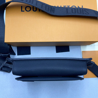 Franco Shops - Louis Vuittons  - 9984