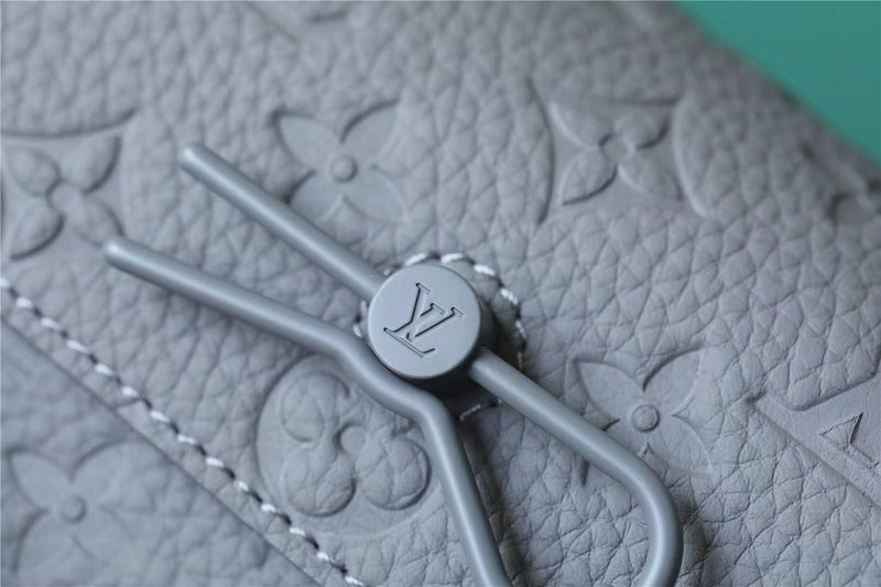 Franco Shops - Louis Vuittons  - 9985