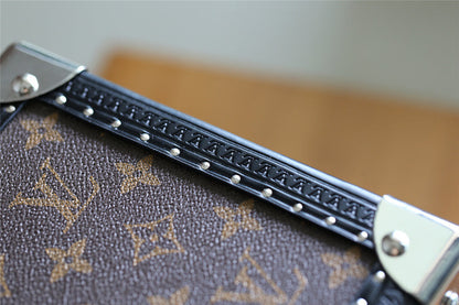 Franco Shops - Louis Vuittons  - 9535