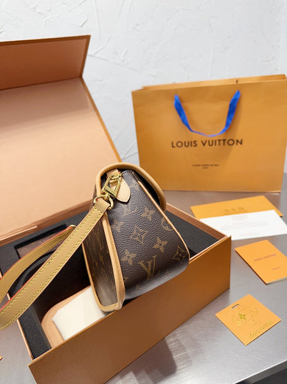 Franco Shops - Louis Vuittons  - 15020