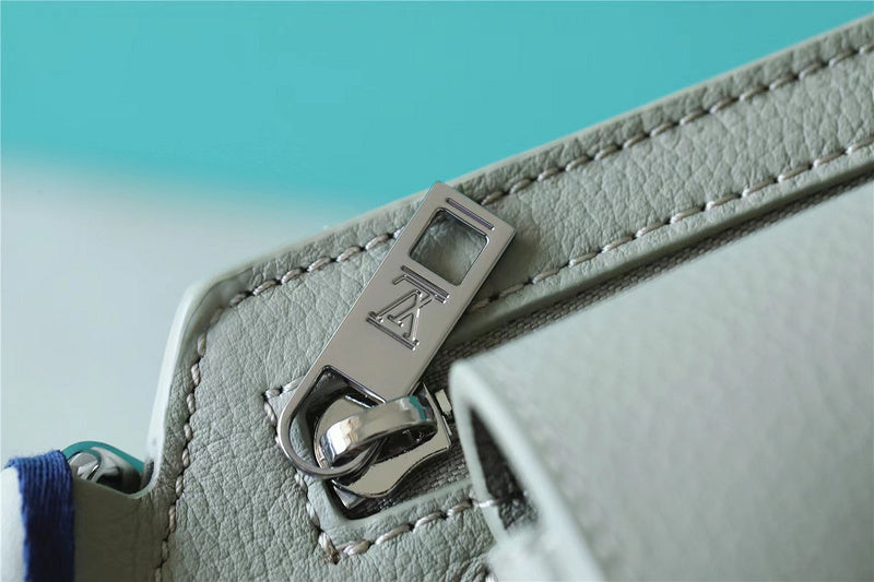Franco Shops - Louis Vuittons  - 9983
