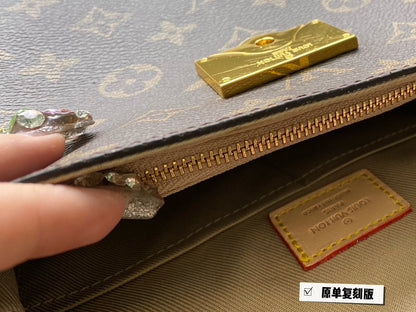 Franco Shops - Louis Vuittons  - 14915