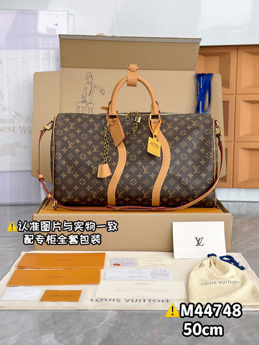 Franco Shops - Louis Vuittons  - 15301