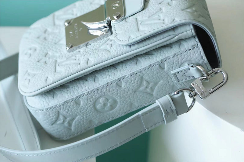 Franco Shops - Louis Vuittons  - 9913