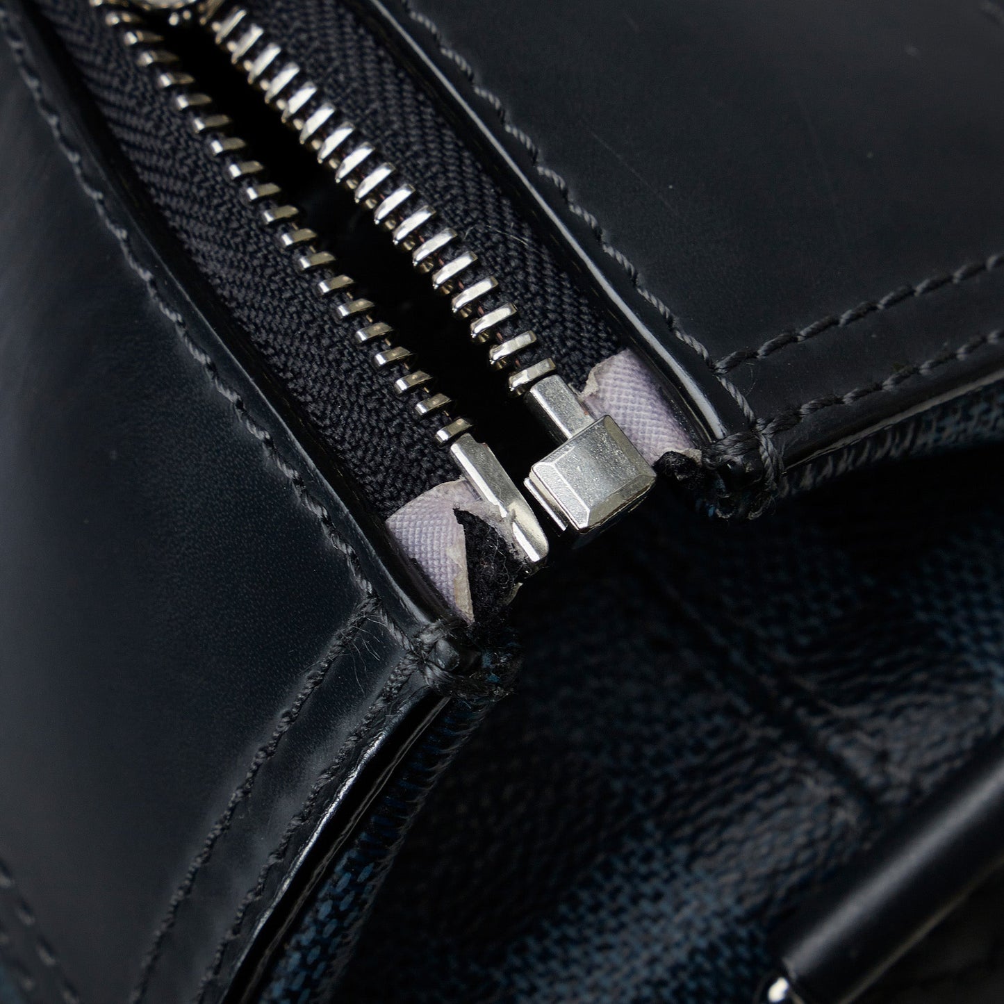 LOUIS VUITTON Damier Cobalt Greenwich Messenger Crossbody Bag