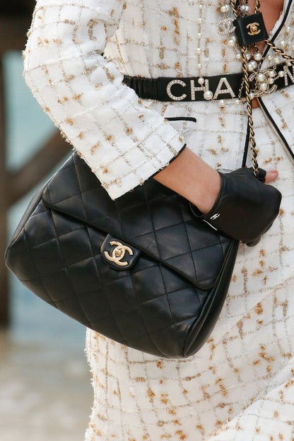 Chanel Black Elegant Handbag 63