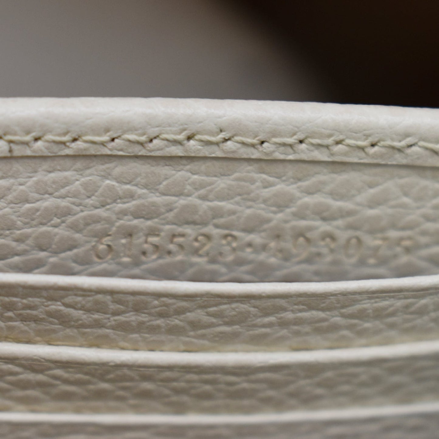 GUCCI GG Interlocking Pebbled Leather Crossbody Bag White 615523