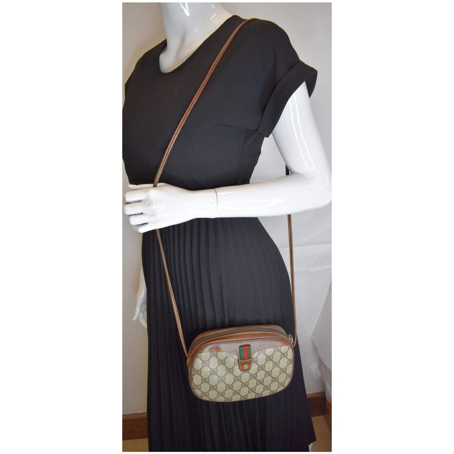 GUCCI GG Supreme Web Crossbody Bag Beige 007.58