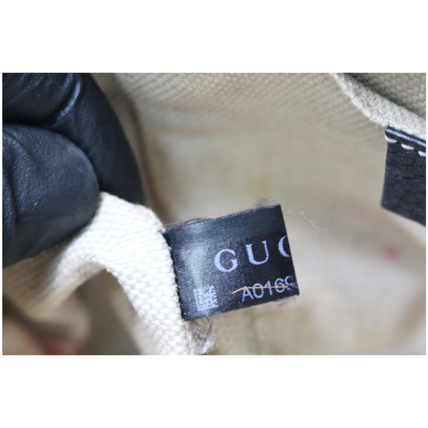 GUCCI Soho Disco Pebbled Leather Small Crossbody Bag Black 308364