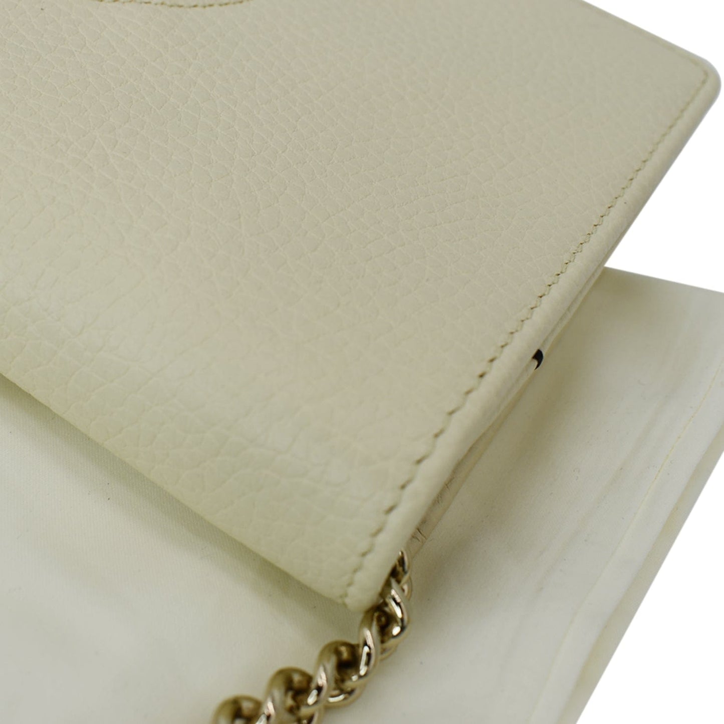 GUCCI Mini Soho Pebbled Leather Wallet On Chain Crossbody Bag Cream 598211