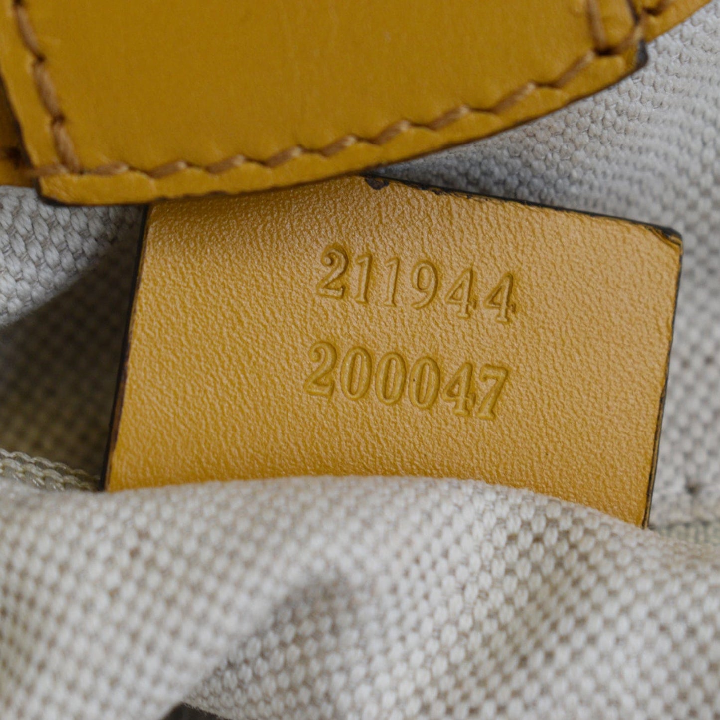 GUCCI Sukey Medium GG Canvas Tote Bag Beige 211944