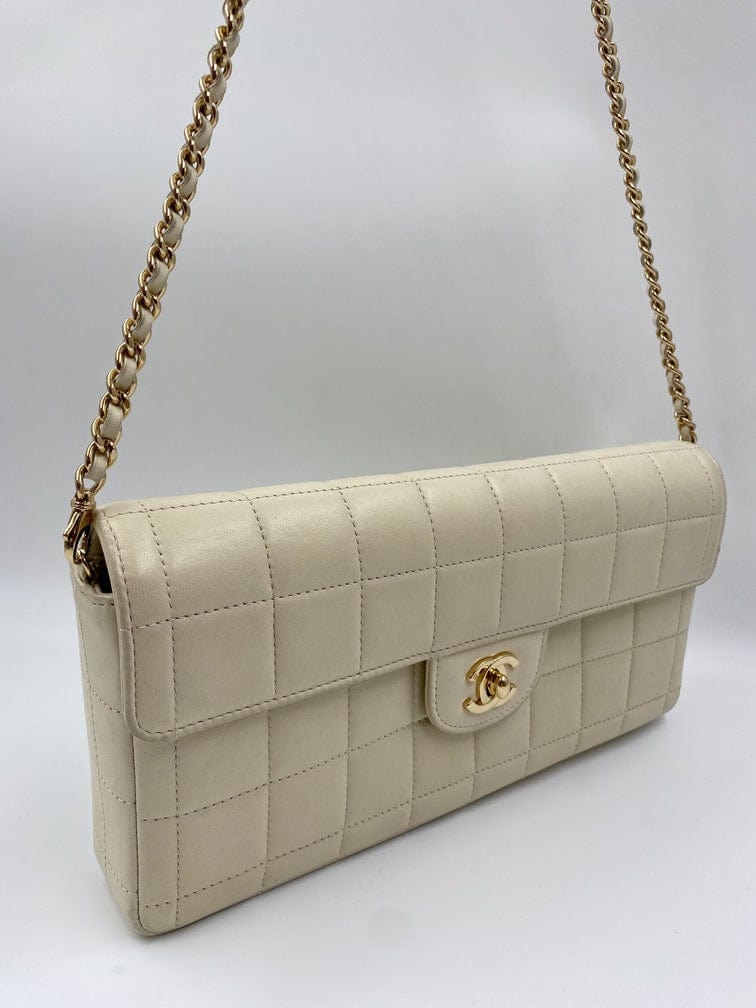 Chanel Flap Leather Gold Shoulder Bag 2