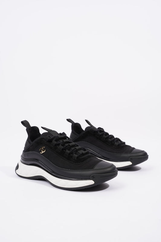 Chanel CC Logo Runners Black   White EU 40   UK 7