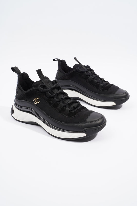 Chanel CC Logo Black   White EU 40   UK 7