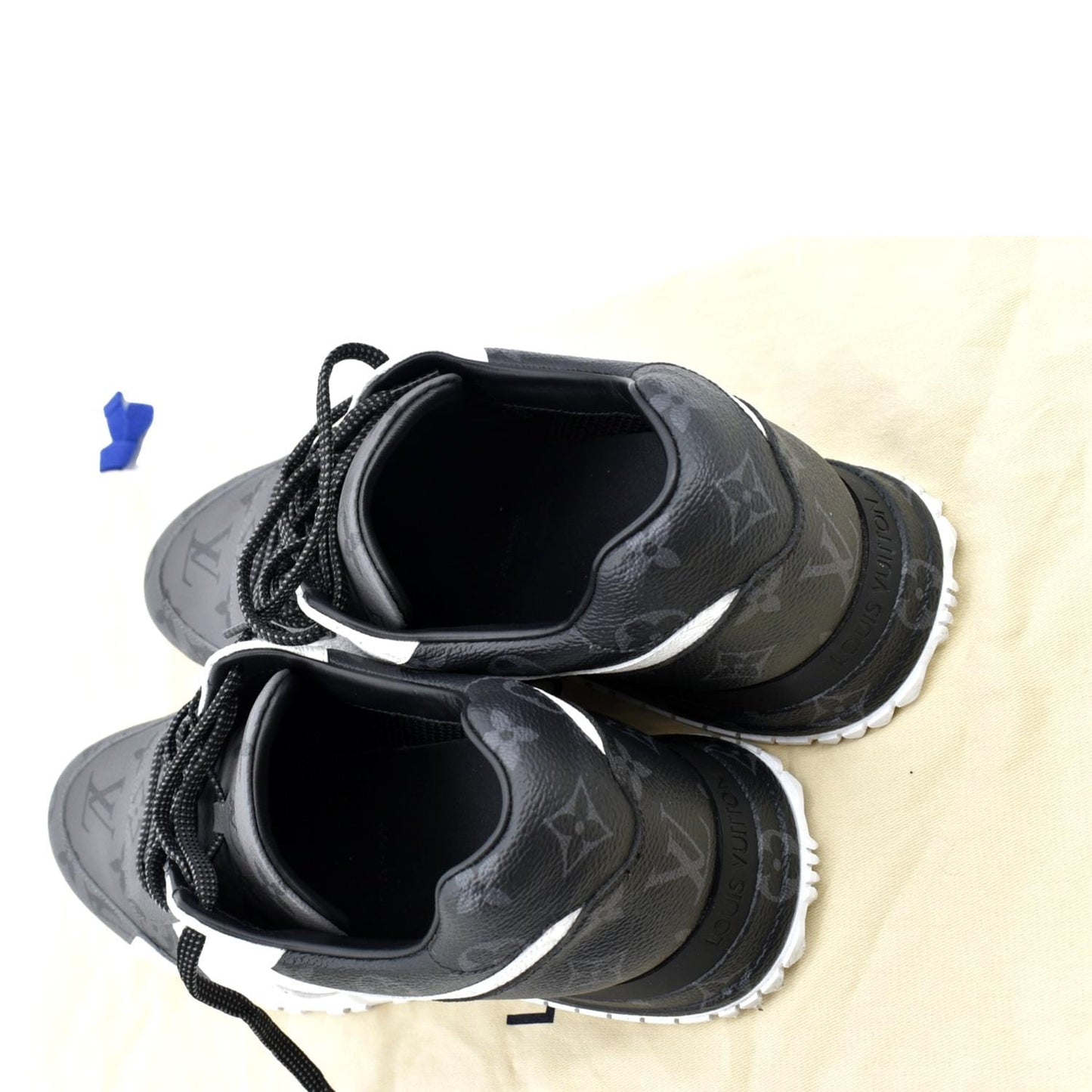 LOUIS VUITTON Runaway Monogram Sneakers Bicolor US 9