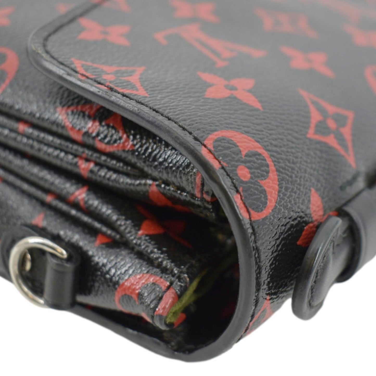 LOUIS VUITTON Metis Pochette Monogram Infrarouge Crossbody Bag Glossy Red