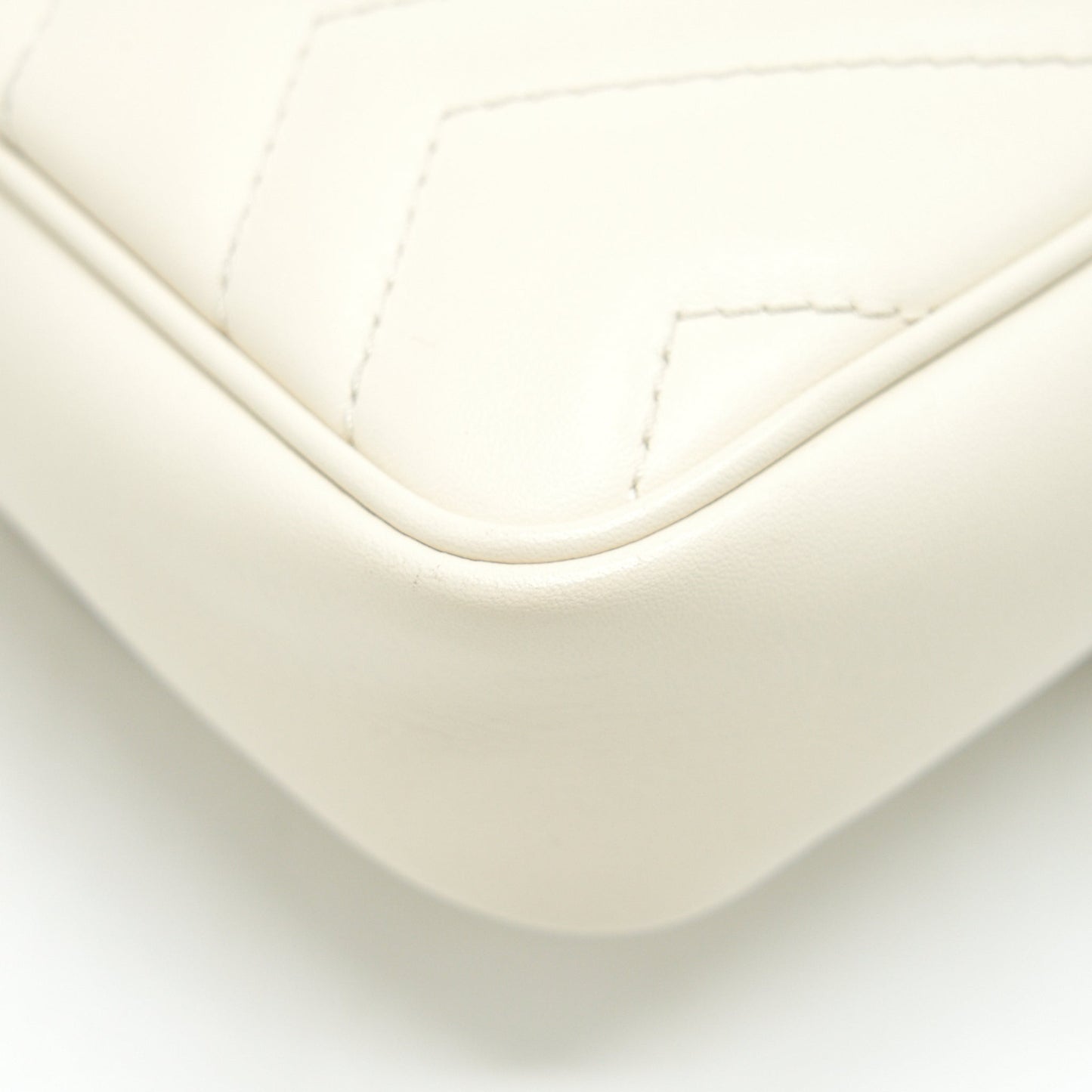 Gucci GG Marmont Super mini White with